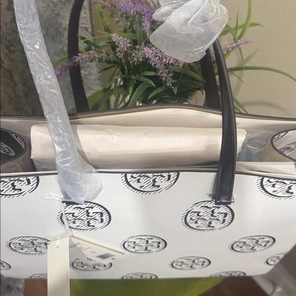 Tory Burch T Monogram Contrast Leather Tote - Picture 16 of 17